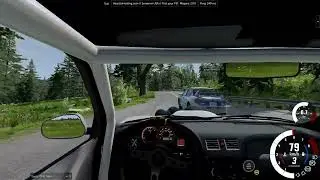 за окном девочка в бежевом платьице