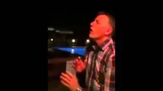 Имитирует звук саксофона