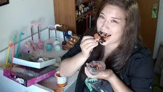 THICCLACHU TASTE-TEST: BUILDING A CHOCOLATE COOKIE HAUNTED HOUSE (and eating some of it)