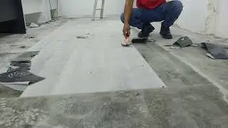 Vinyl lantai yang lengket Cara senang melepas lantai ini.