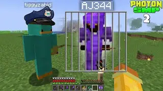 Confronting the Most WANTED CRIMINAL on the Server... (PhotonSMP)