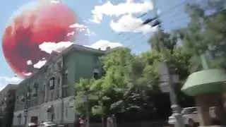 Огромная красная луна