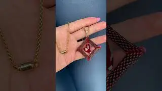 Кулон из бисера с кристаллом Cваровски # #бисероплетение #сваровски #подарокнановыйгод  #shorts