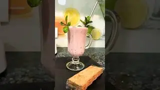 240 calories smoothie with crackers #food #delicious #byyourself #healthy