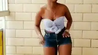 Daphne danse sa chanson ft Boy-TAG 😍😍