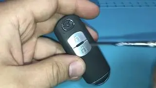 замена батарейки в смарт ключе мазда / replacing battery in the smart key Mazda