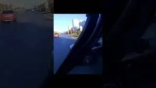 В глаза долбящийся 