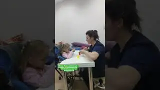 Занятие с логопедом дефектологом 🤗 Изучаем цвета. Мила умничка сделала всё верно 👏#дети #shorts