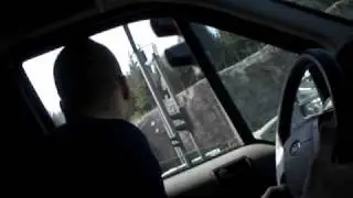 Høna tar av på Hanekleiva bomveisstasjonen