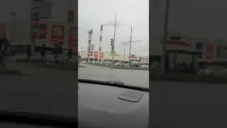 Поворот направо. Пропускаем пешеходов.