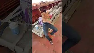 как он так спит не понятно ...