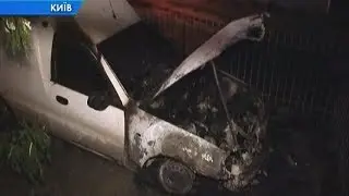 Возле ТЦ ночью сгорел автомобиль