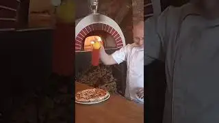 Неаполитанская пицца от Мастера))) Москва. ВДНХ. #music #love #pizza