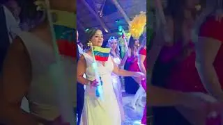 Wedding Cocktail Hour - La Bachata @ManuelTurizoMTZ #wedding #cocktail #miamiweddings #weddingideas
