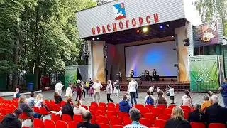 Джаз оркестр Модерн звучит песня Дружба (Когда простым и нежным взором...