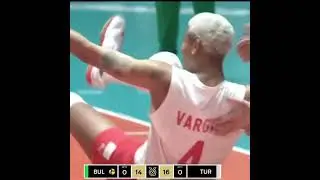 Melissa Vargas yargı dağıtıyor