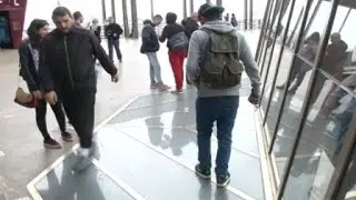 Atraksi Terbaru, Lantai Kaca di Menara Eiffel Paris