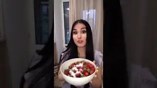 ЭКСПЕРИМЕНТ😱 ДОБАВИЛА СОЛЬ В КЛУБНИКУ И ВЫПОЛЗЛИ ЧЕРВИ
