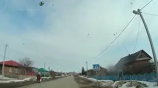 Заброшенные дома в глубинке ждут своих хозяев  . смотреть на большом экране