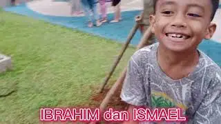 Bermain di taman Outdoor RPTRA Ciganjur IBRAHIM dan ISMAEL mencoba Fasilitas permainan.
