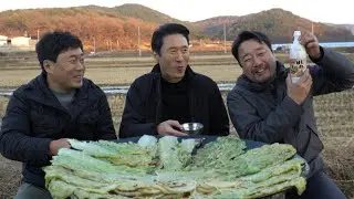 부드럽고 달달한 '무 & 배추전' 역시 솥뚜껑으로 굽어야 제맛이죠~~ Cabbage pancake with radish