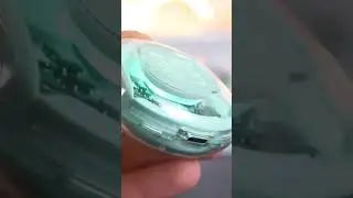 Необычные неоновые наушники 