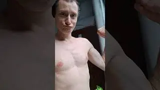 отрастил бицуху на орешках!!