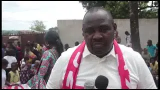 Patrick KAWARA a communié avec les habitants du Djelo Binza autour du développement à la base