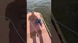 ШТОРМ, ПОКОЦАЛ КАТЕР, ПОРВАЛ ШВАРТОВ...