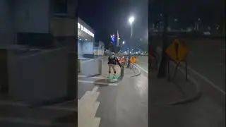 hampir nabrak pembatas jalan