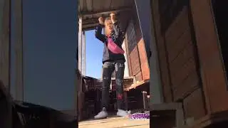 С чашой золотой дико тусим