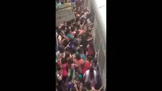 LiveLeak - *NEW* multiple people ran over by train