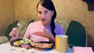 МУКБАНГ УТРЕННЯЯ ЯИЧНИЦА 🍳/ ИНДЕЙКА/ КОФЕ И SNICKERS 
