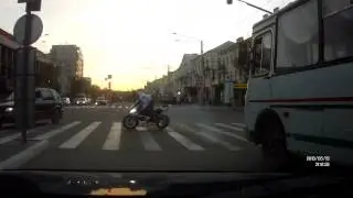 Отжёг на светофоре  жесть