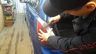 как снимается задний фонарь киа рио 2 хэтчбек