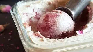 Raspberry Ripple Vegan Ice Cream // No Churn!