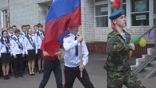 Школа №2 пос Советский вынос знамени