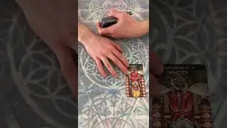 Таро. Мужчина с которым у вас есть общение, его мысли 