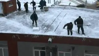 Как убирают снег.MOV