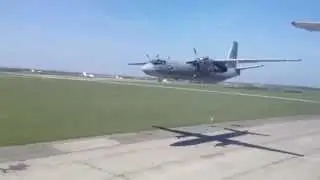 Полет пары АН-26 на предельно низкой высоте