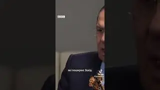 вы только посмотрите, что эта кляча очкастая несёт...