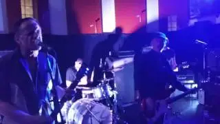 UN DOLOR - Nasty sharks