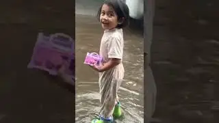 Ang Batang Masaya sa Baha 