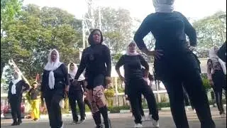 Senam aerobik melatih otot perut dan pinggul