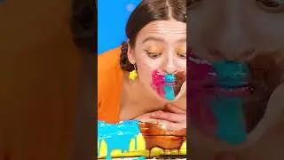 Попробовать огромный банан с различными сиропами.