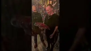Парни подарили рубашку от BOB HEAD