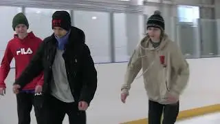 Уроки физкультуры на ледовой арене