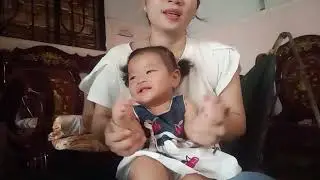 cũng là buổi sáng mẹ với con gái kkk