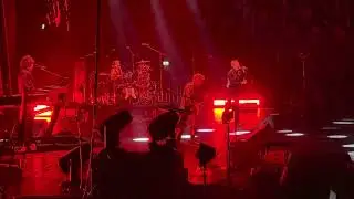 Depeche Mode - Walking in my shoes (live in Amsterdam)