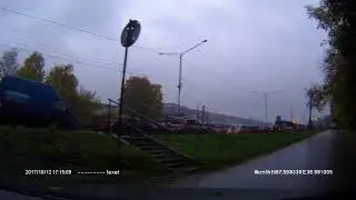 Ярославль 21.10.2017 фура полностью перекрыла пр-т Фрунзе.